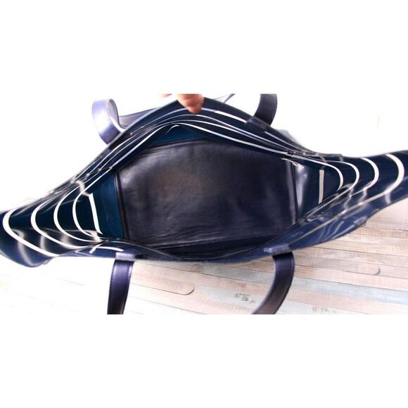 Tommy Bahama CLEAR BLUE PLASTIC LEATHER HANDLES BOTTOM TOTE SHOULDER BAG HANDBAG - Picture 10 of 10